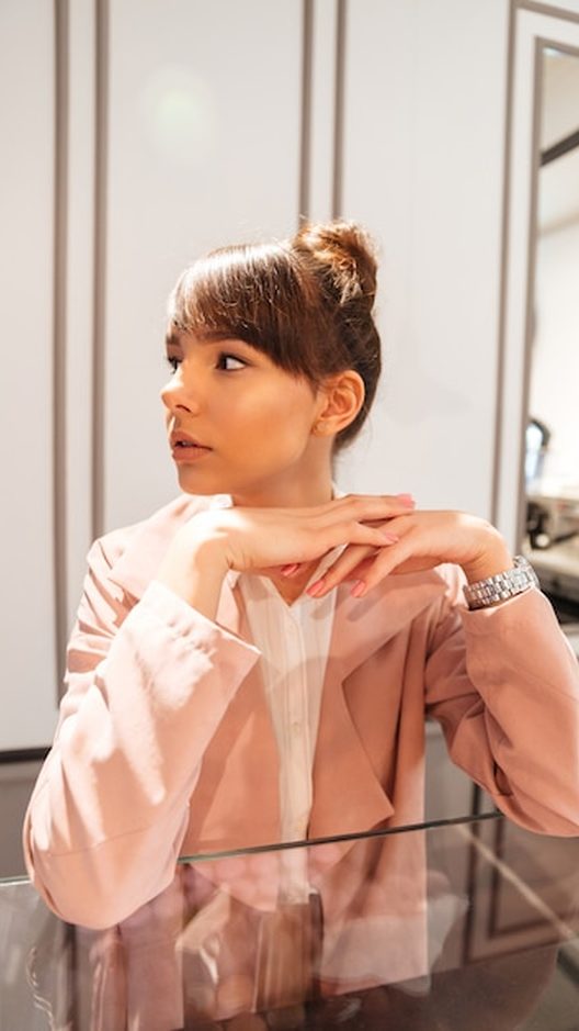 Look com acessório autoral Órbita, simples e cheio de atitude para o dia a dia.